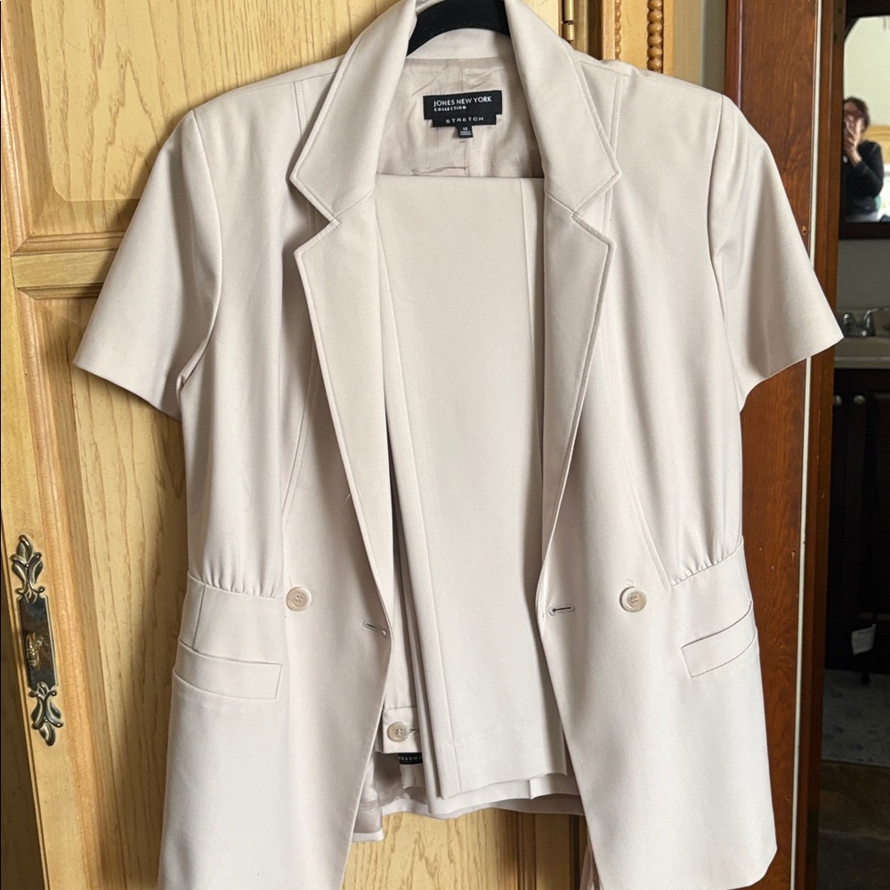 Pants 17 waist rise 10 1/2 ptp 19 length pants 29 suit